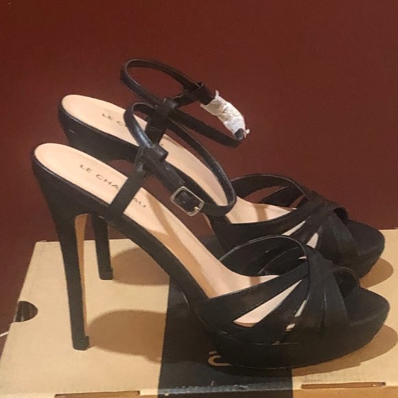 Brand New  Le Chateau  black heels sandals - Picture 2 of 7